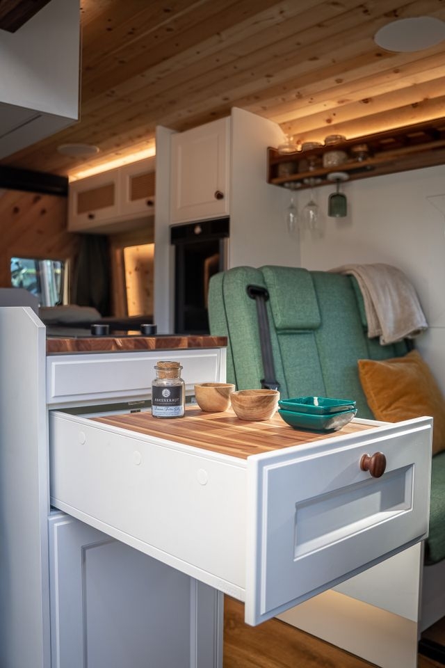 Küchenmöbel als Ablage im Camper Van ausbau Otto 5.0.